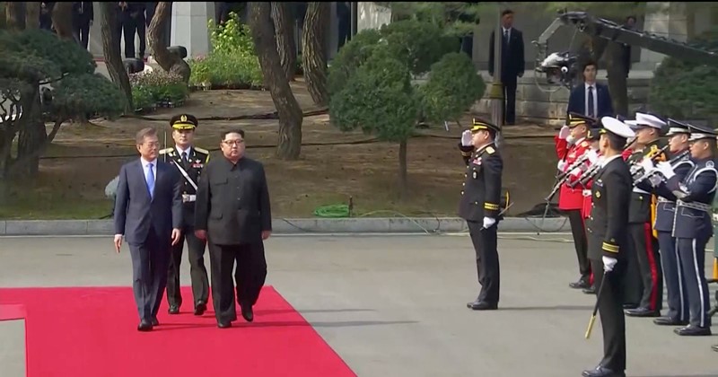 史上首次!金正恩检阅韩国三军仪仗队