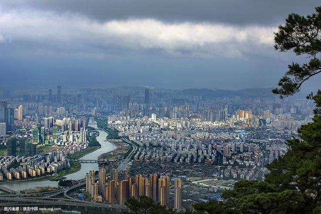 其它 正文  福州:福建省省会,海峡西岸经济区中心城市之一,中国东南