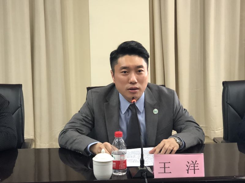 新华网健康中国促进工作委员会副秘书长王洋介绍:共享轮椅项目实施