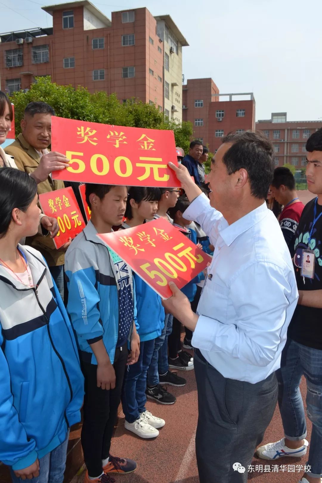 东明清华园学校学校初中部表彰大会