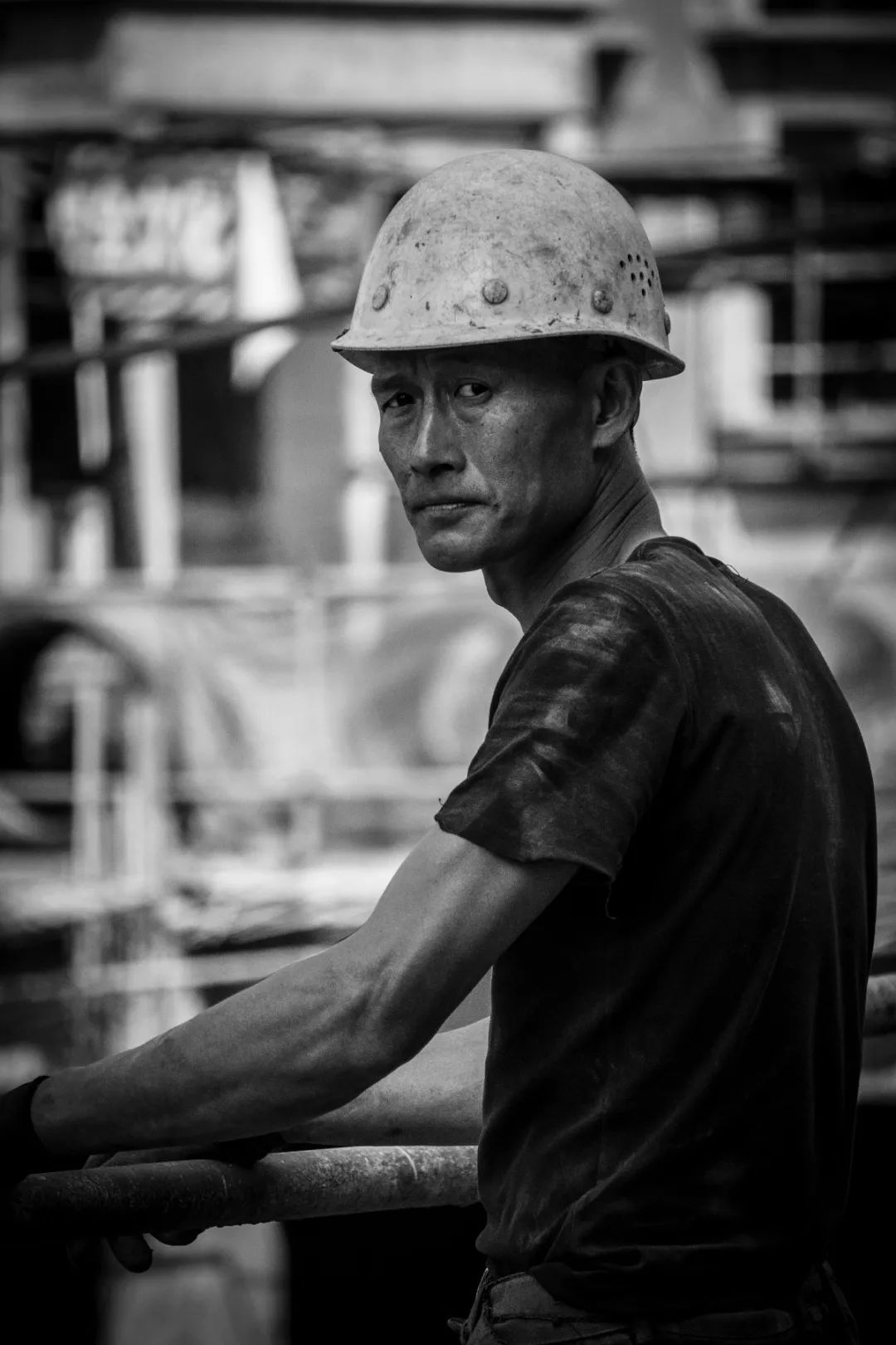 广安某工地施工工人,摄影作品《劳动者素描》徐小雨 摄.