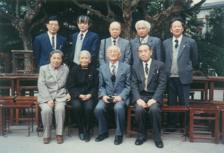 郭湖生教授,齐康院士及刘叙杰教授等与日本学者合影萧红顏(南京大学