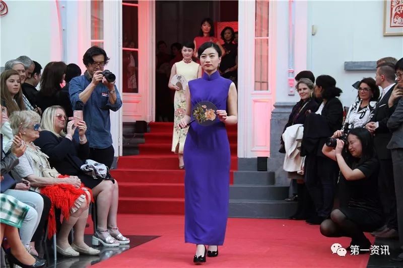 t台上的中国女外交官旗袍传播中国文明之美