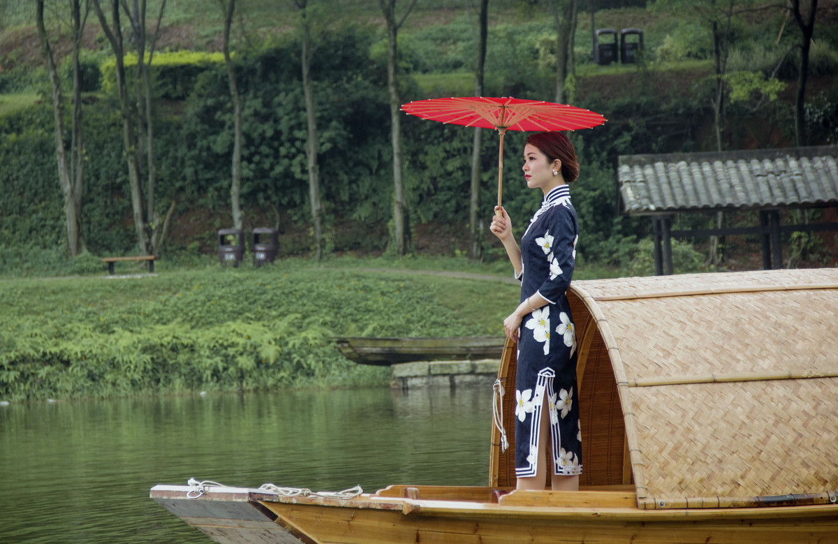 江南旗袍美女相思树下说相思思郎恨郎郎不知