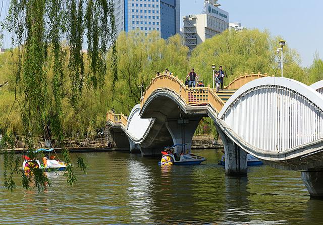 在沈阳,南湖公园的知名度那一定是高过杭州西湖的.