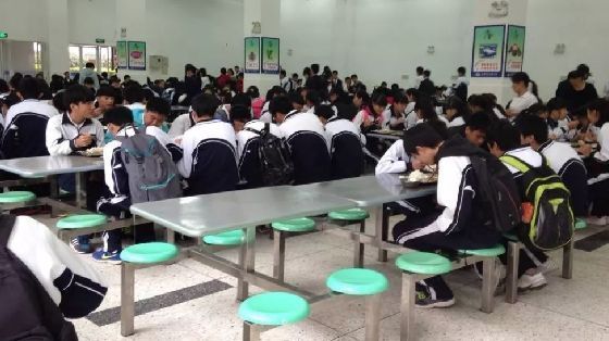 好消息!深圳三年内基本实现有需求学生校内午餐午休