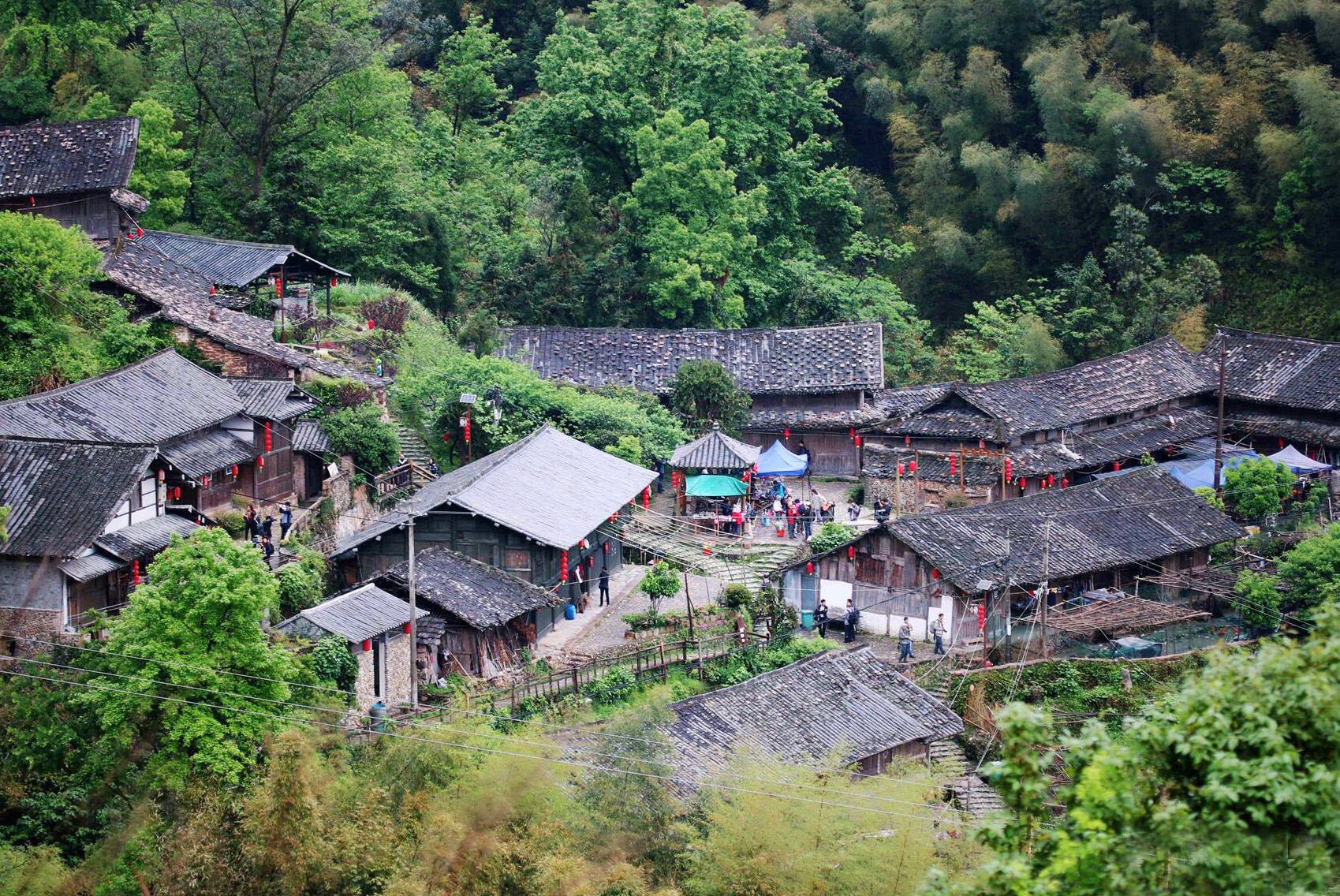 中国最古怪的村子,房屋建造不用砖瓦,竟全部
