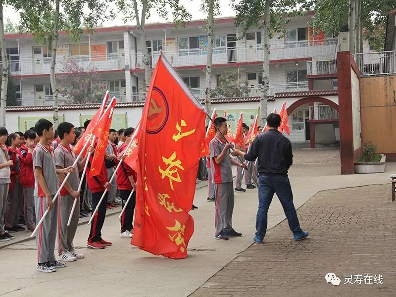 灵寿县少林学校举行首届激情远足