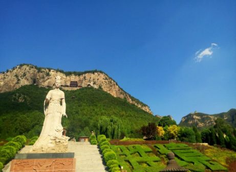 旅游 正文  景区内目前有中共中央旧址,国家安全教育馆,领袖风范雕塑