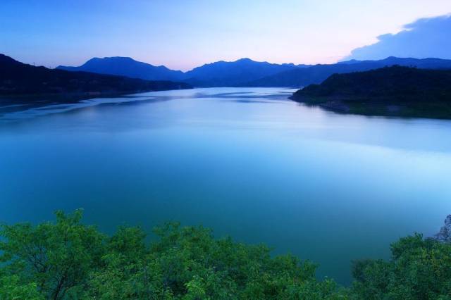 燕山天池位于延庆城区东北20公里,是苍米古道自然风景区的第一景区