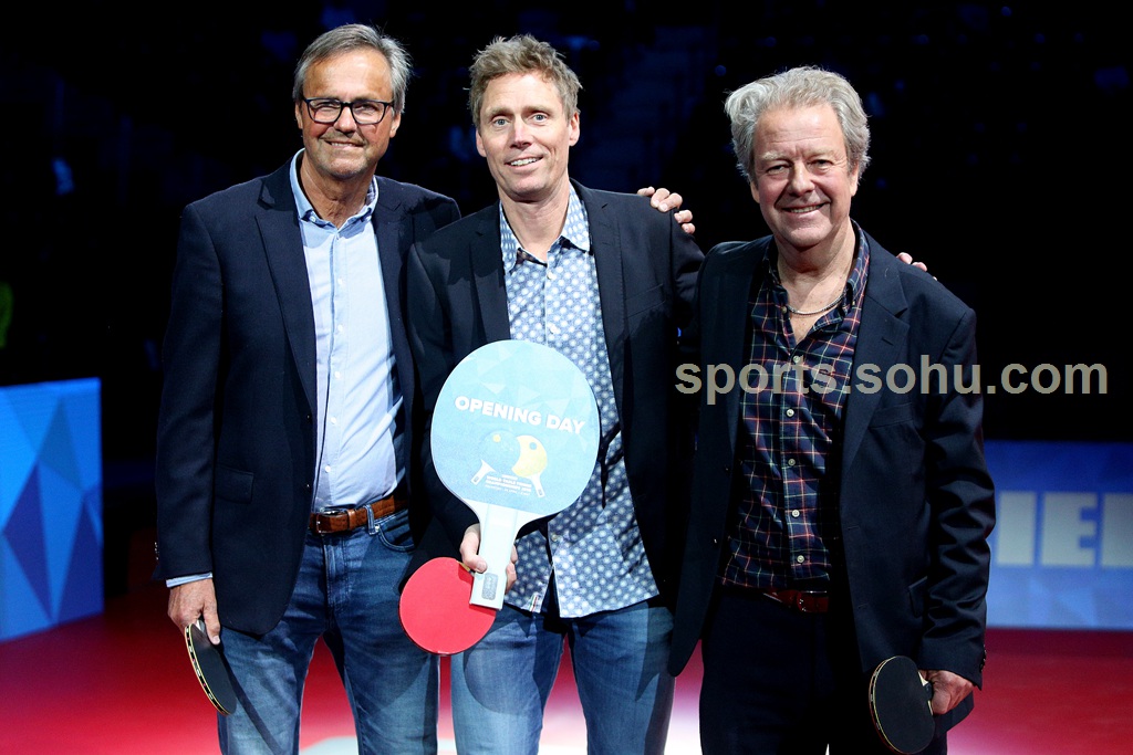 高清:世乒赛团体赛开幕式 瑞典名宿佩尔森出席