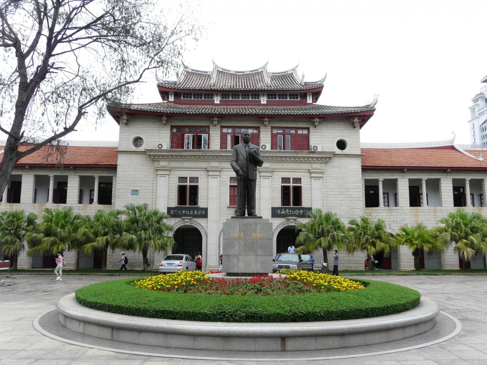 吉首大学,湖南工业大学升一本,但中国最美的大