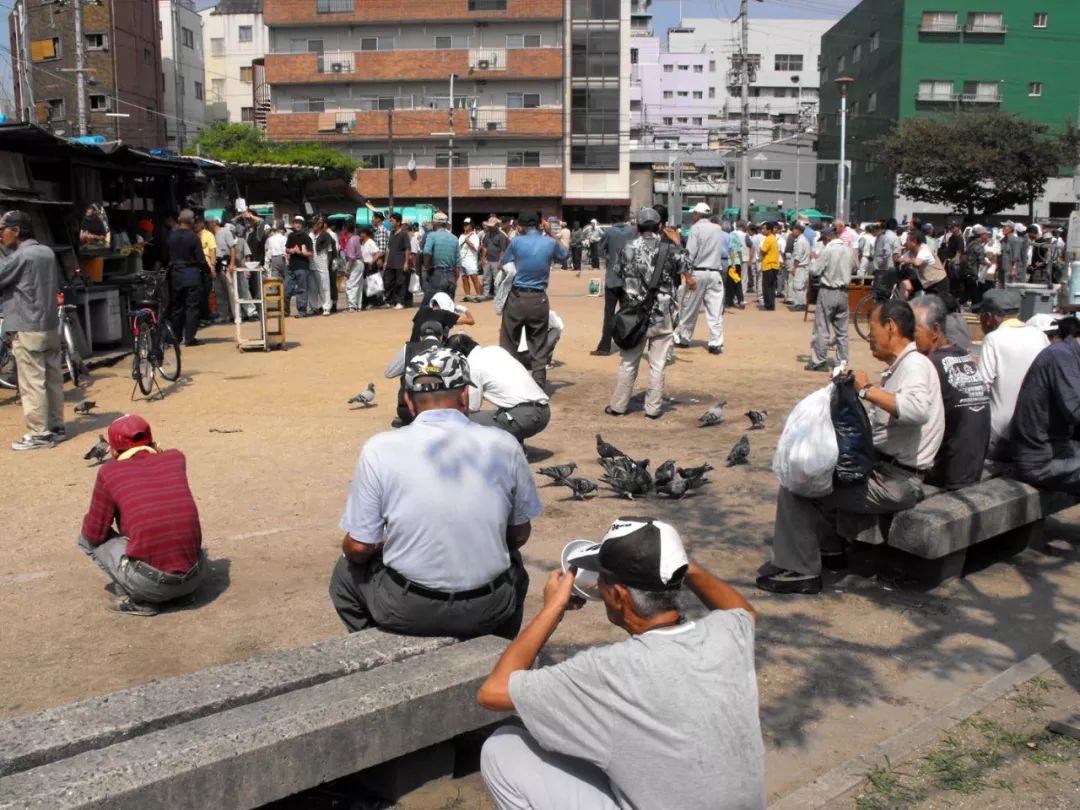 日本每年神秘失踪10万人,他们居然去了这种地