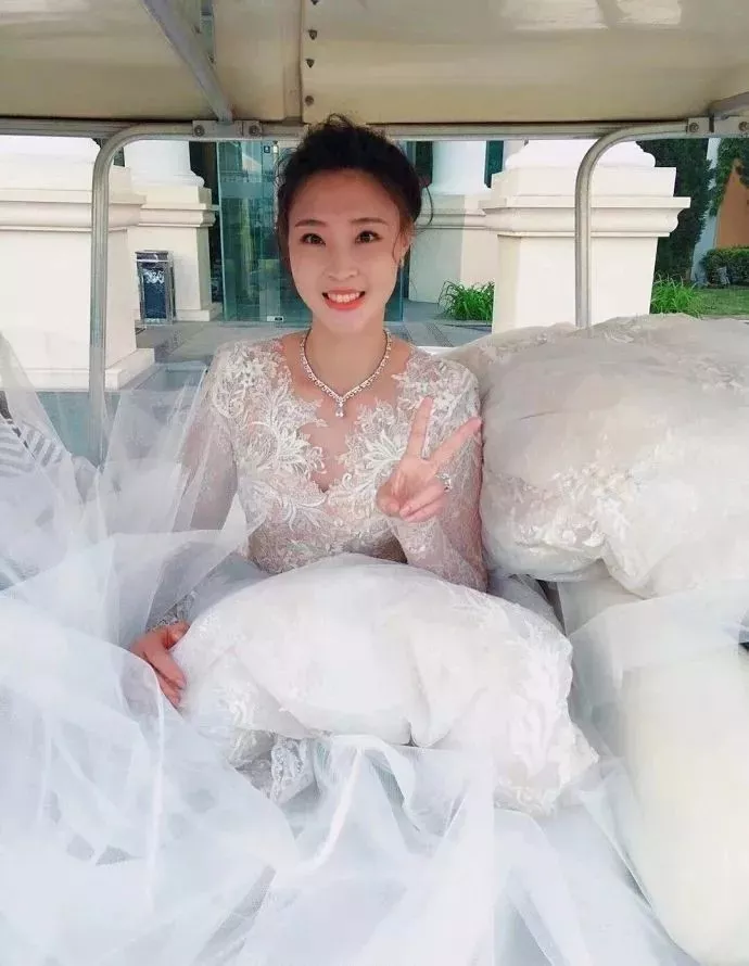 今天中国女排前队长惠若琪结婚啦!身披婚纱成最美新娘