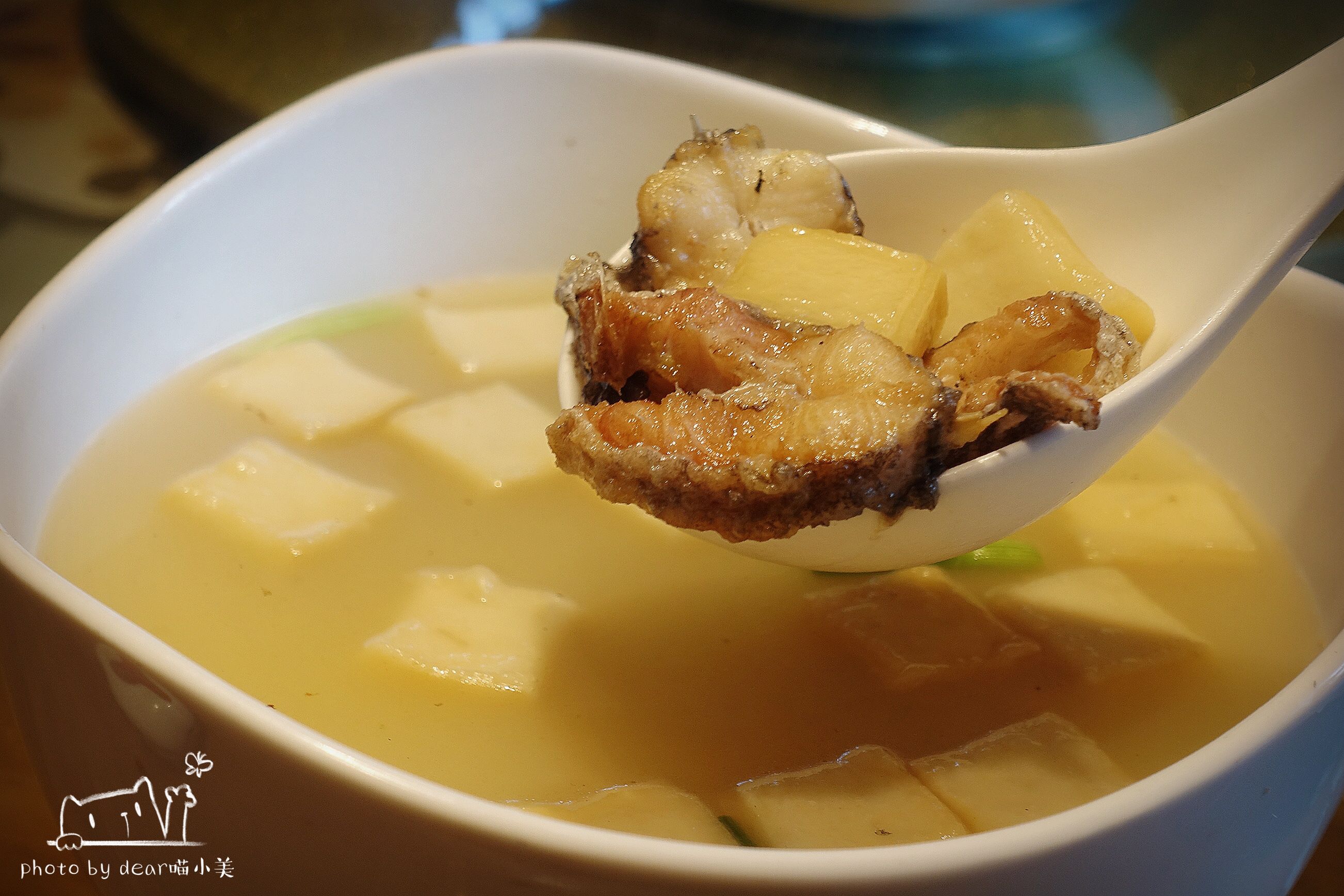 鳗鱼豆腐汤,很鲜美!鳗鱼紧实鲜甜,鱼豆腐q弹爽口.