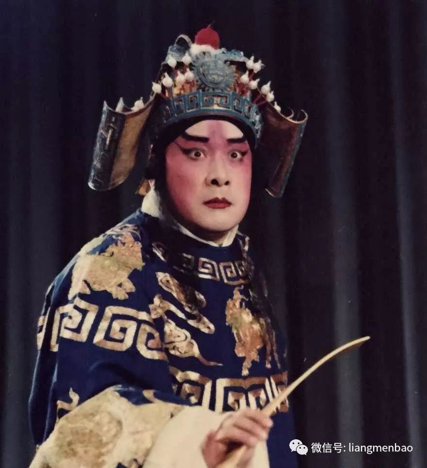 赵麟童,1933年2月出生,浙江京剧团名誉团长,国家一级演员,中国周信芳