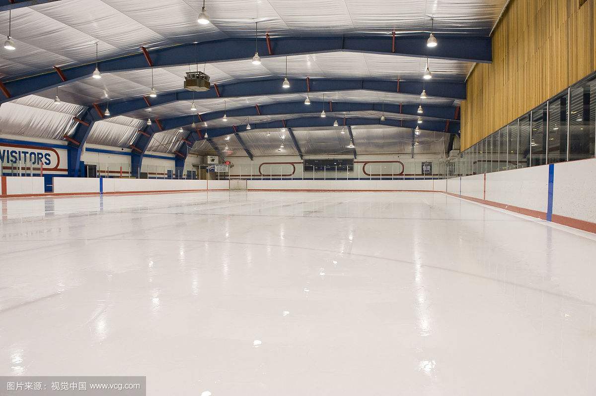 室内溜冰场的冰为什么不化是真冰吗怎么铺上去的?用完