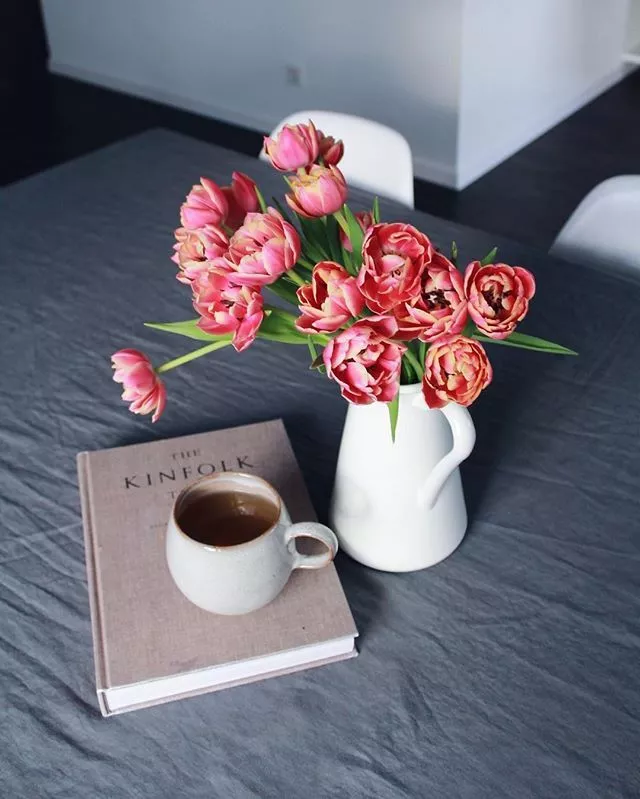 宁静的周一早晨,有鲜花和咖啡相伴!