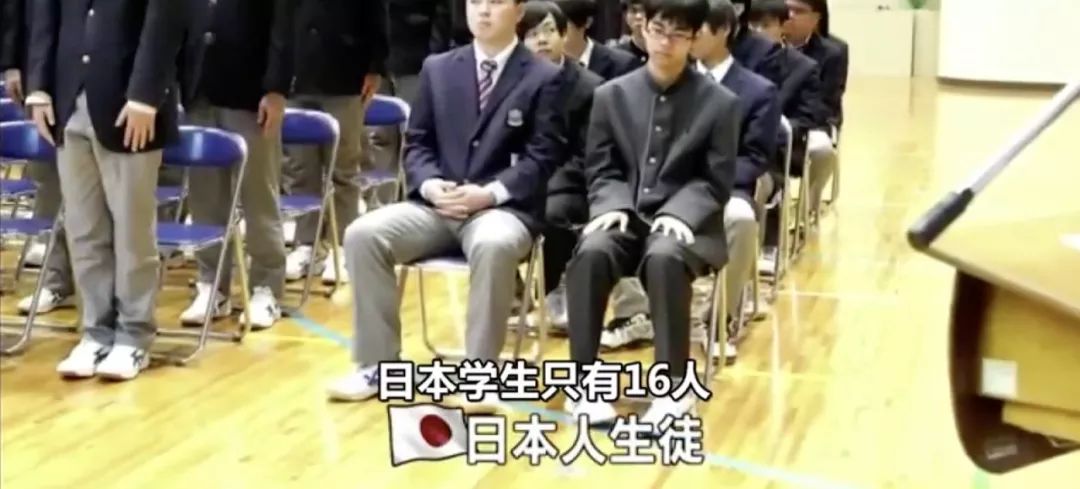 日本高中开学典礼唱中国国歌,校长用中文讲话…旁边的日本学生一脸生