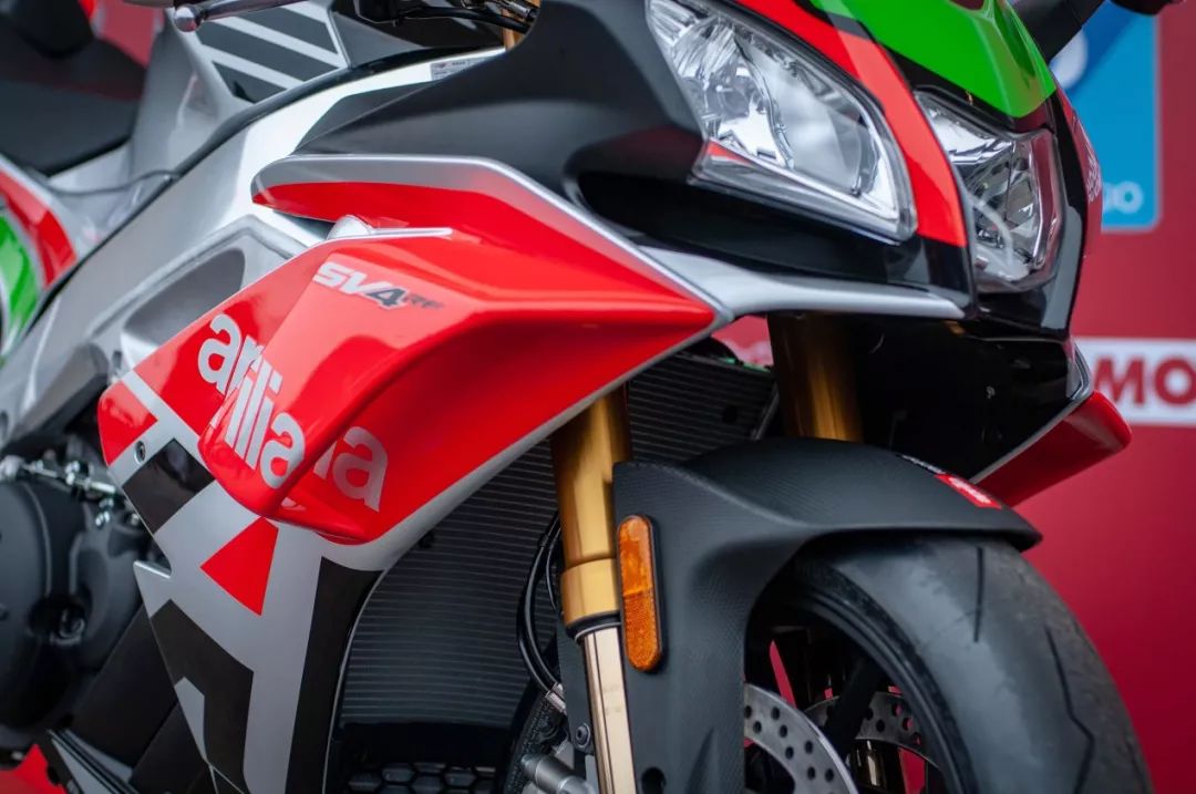 给你一对翅膀飞-2018 aprilia rsv4 rf limited edition美洲赛道亮相