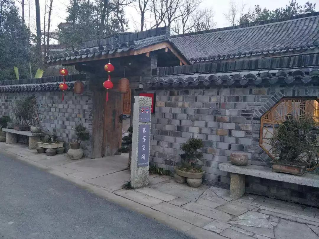 建设特色书吧,猪棚咖啡馆,创匠工坊 永康市前仓镇大陈村民宿名气越来