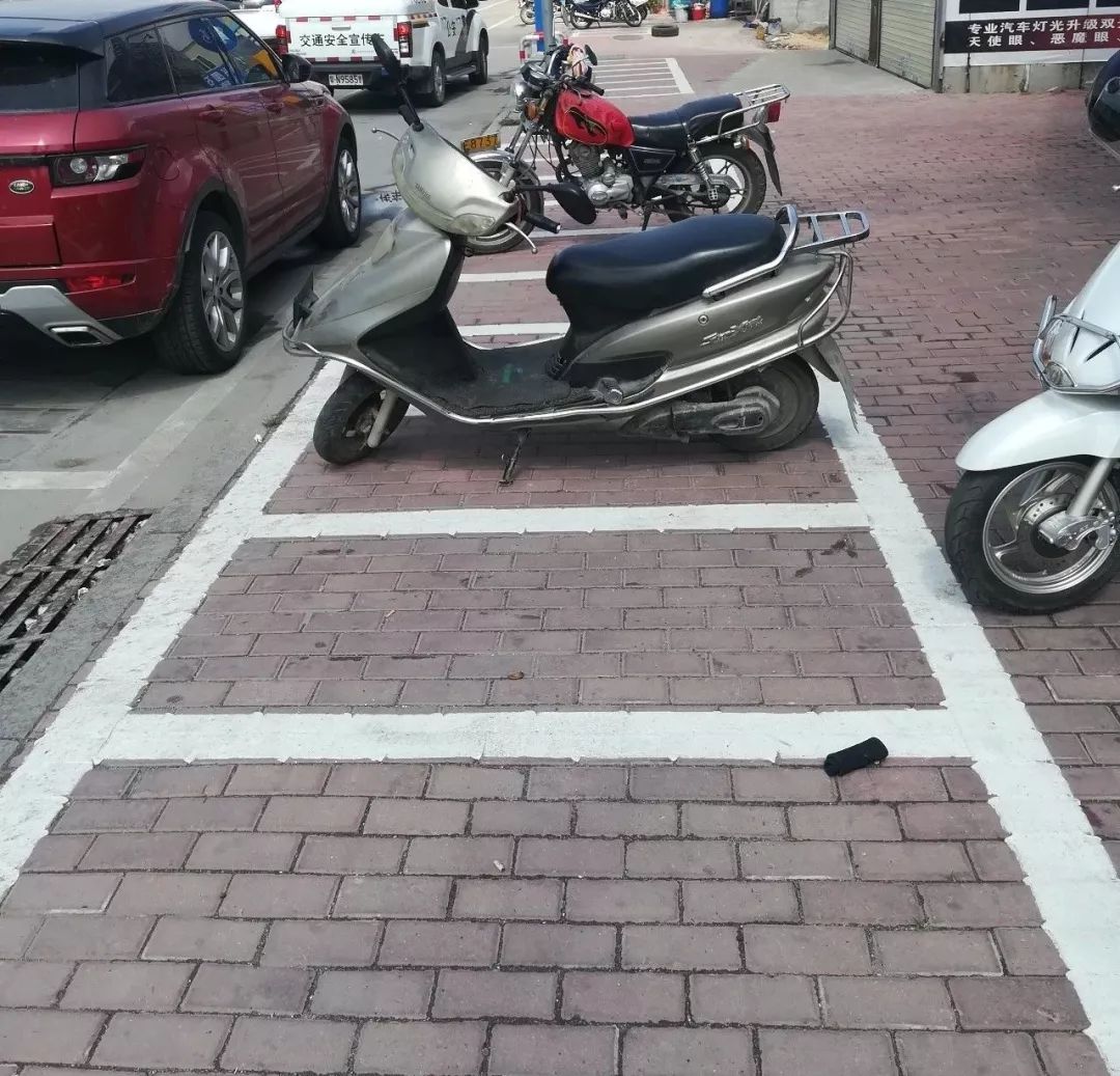 【大整治】海丰县城摩托车有专属停车位了!