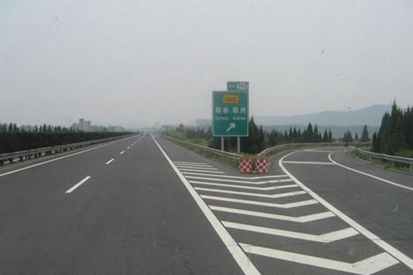 1.高速公路匝道口