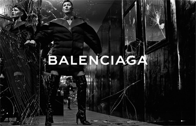 巴黎世家辱华并歧视华人的品牌,我们不需要提起巴黎世家(balenciaga)