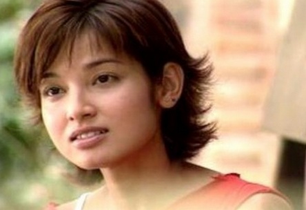 2001年播出后捧红了f4,续集也让在《流星花园2》扮演女二"叶莎"的郑
