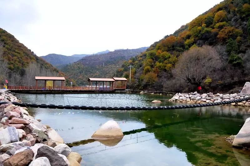 旅游 正文  3 最独特的山水风光 绛北大峡谷风景区容泰山之雄伟,华山