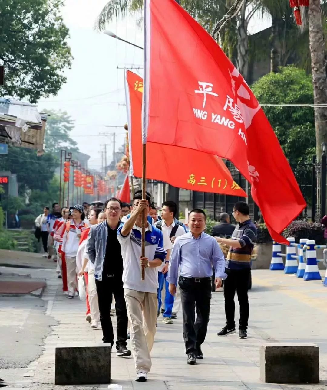 平阳中学这群学生了不起!一口气走了10公里!