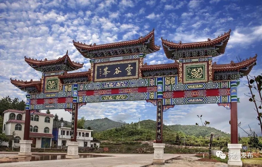 旅游 正文  御龙湾国际旅游度假区位于资溪县马头山镇永胜村,拥有情人