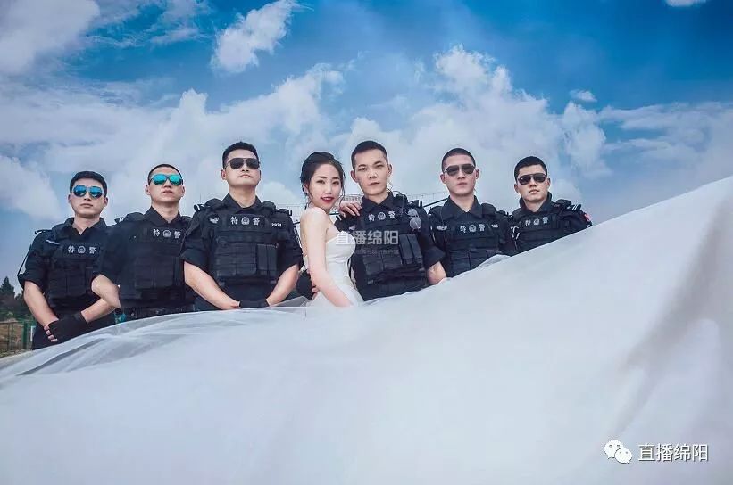 当婚纱遇上警服 绵阳巡特警夫妇铁血浪漫再走红