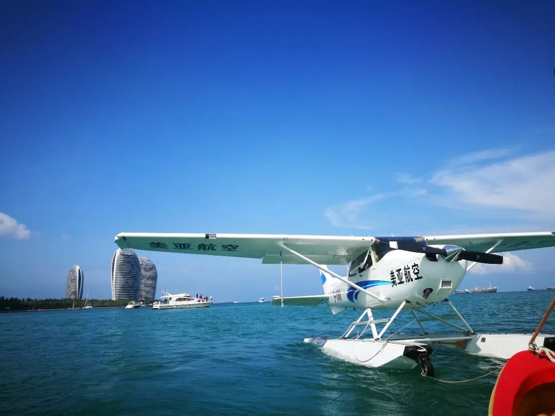 航空"赛斯纳172"水陆两栖型飞机在三亚湾水上通用机场成功水上试飞
