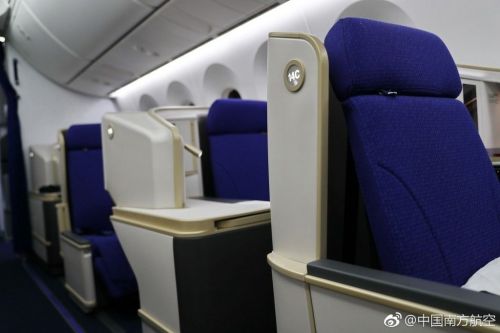 南航首架波音787-9交付 配备28个公务舱座椅