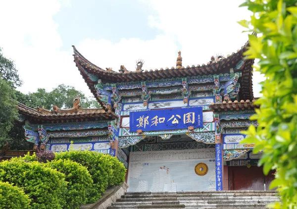 郑和原名马和(1371年—1433年),小名三宝,云南晋宁宝山乡知代村人.