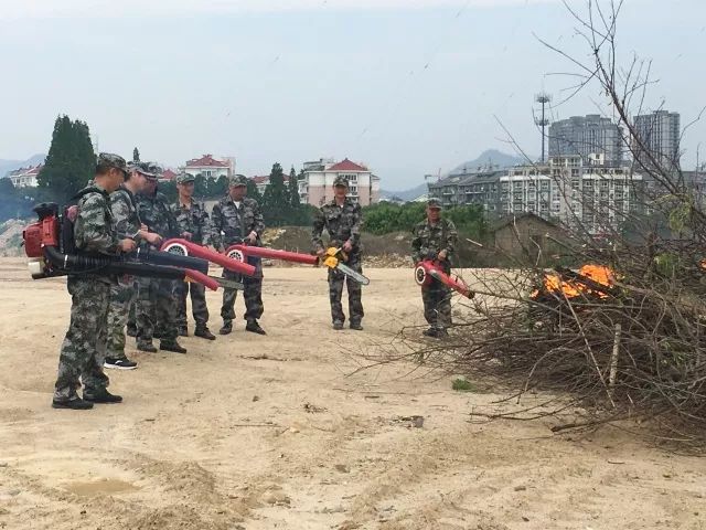 霸气急时应急战时应战真枪实弹训练让龙泉民兵应急连的兵味浓起来