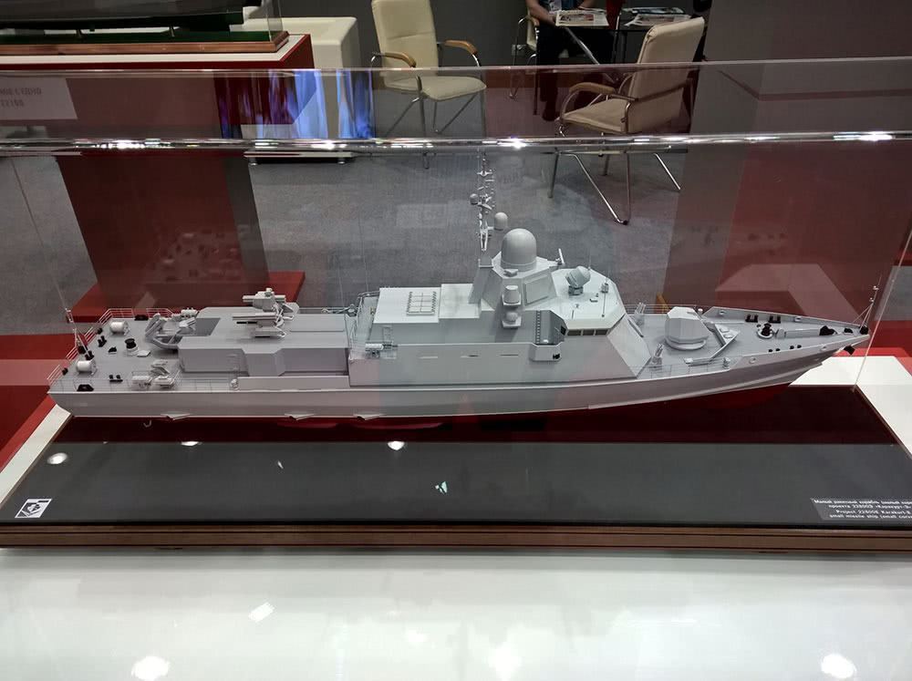 这是22800轻型护卫舰的模型,该舰已经配备了"铠甲m"防空系统.