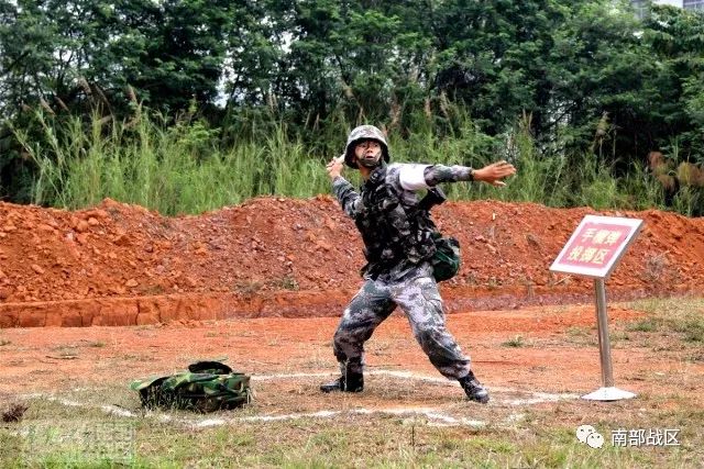 到达作战地域后完成一组手榴弹投掷