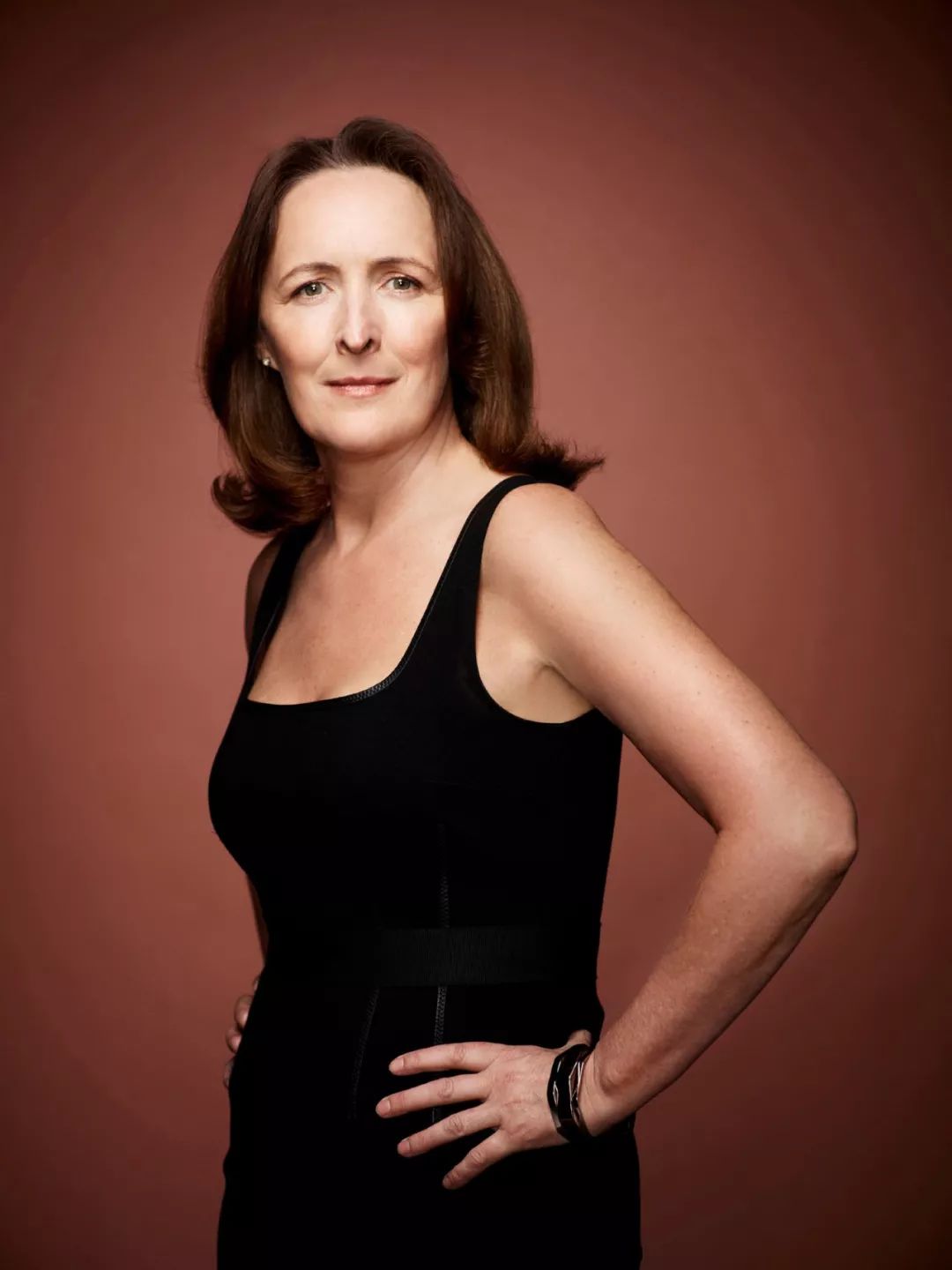 菲欧娜·肖(fiona shaw),英国知名演员与导演, 两届奥利弗奖影后