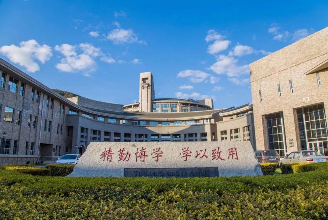 大连工业大学艺术与信息工程学院 3 大连艺术学院 却不允许别人骂