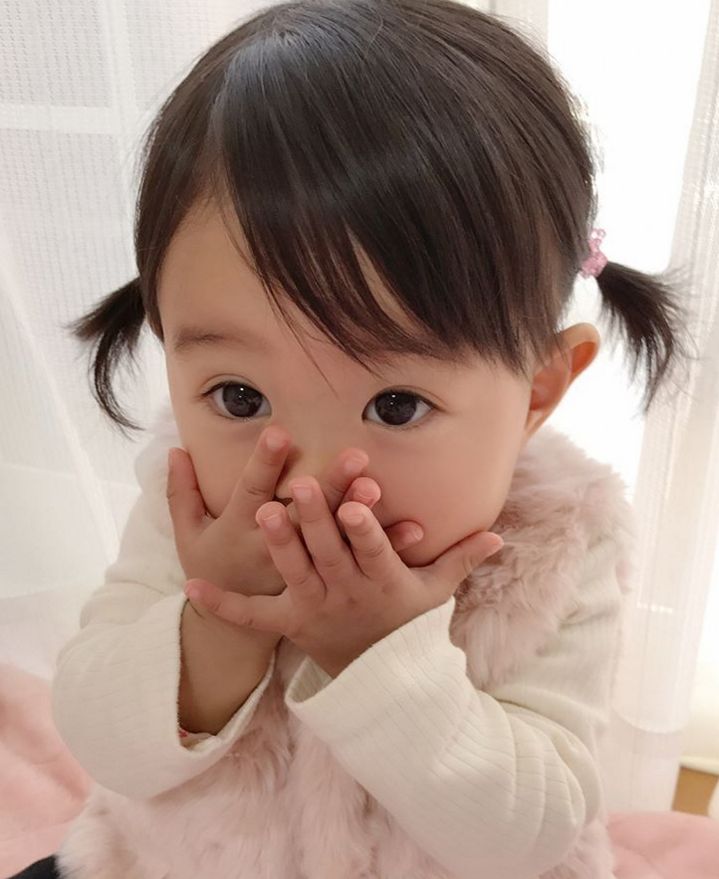 甜美的笑容加上可爱的短发,日本这位1岁半萌宝就是小仙女本人了!