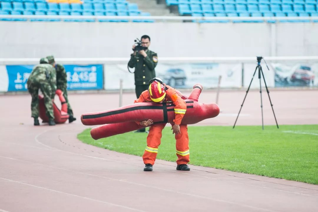 消防员蜀黍的公主抱让你在被五一暴击后迅速回血