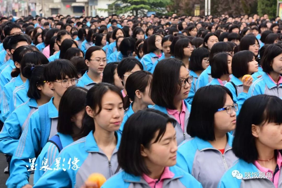 毕业二十九年后参加母校卫辉一中晨会