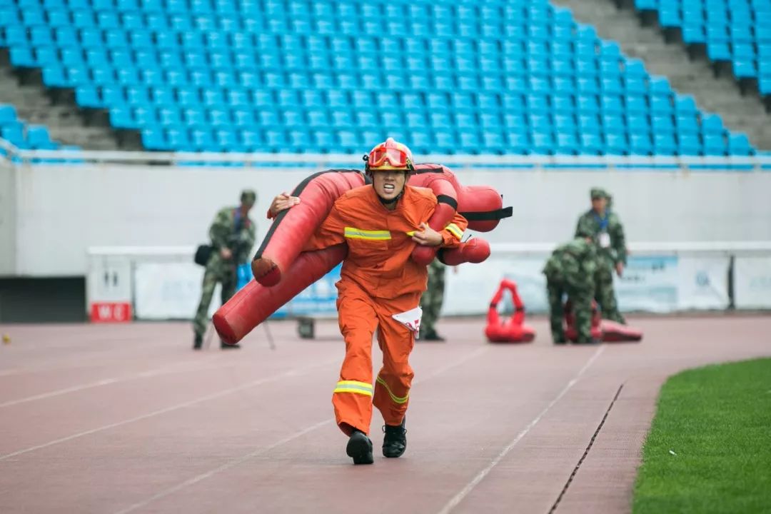 消防员蜀黍的公主抱让你在被五一暴击后迅速回血