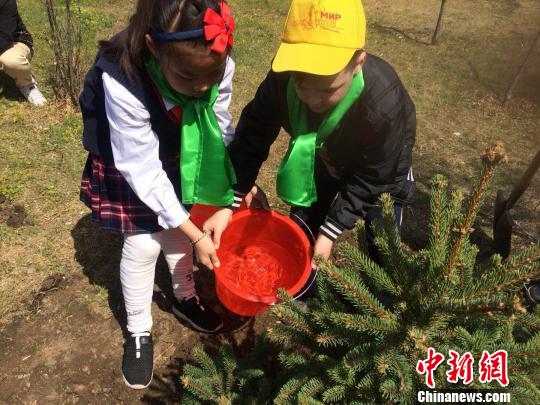 中俄青少年共植友谊林:国际友谊世代长青