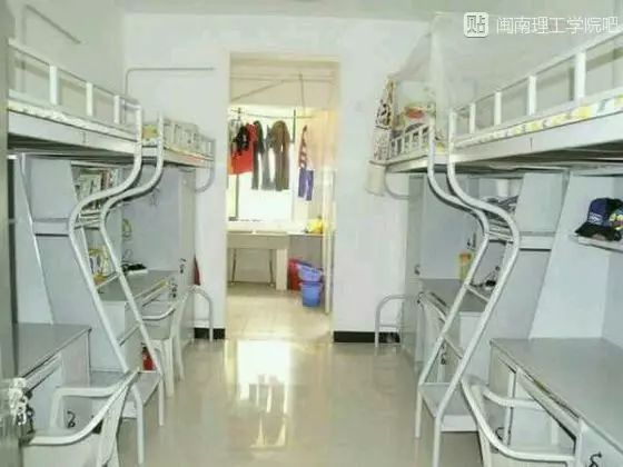 教育 正文 宿舍环境 闽南理工学院 学生公寓是4人间和6人间,宿舍分为