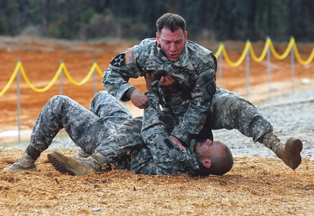美军士兵的日常训练照片