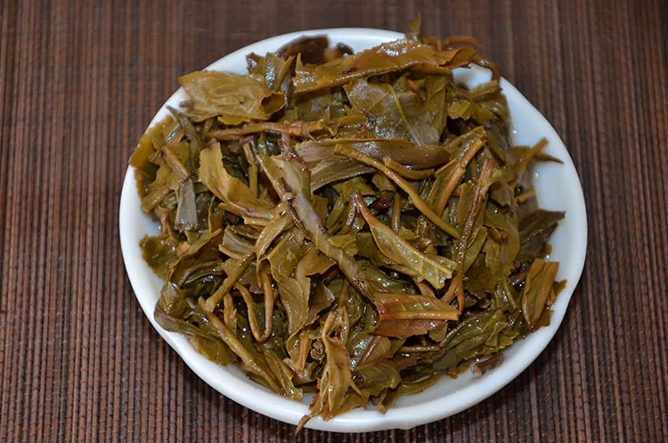 2006年勐海大叶青饼中期老生茶—布朗早春大树茶