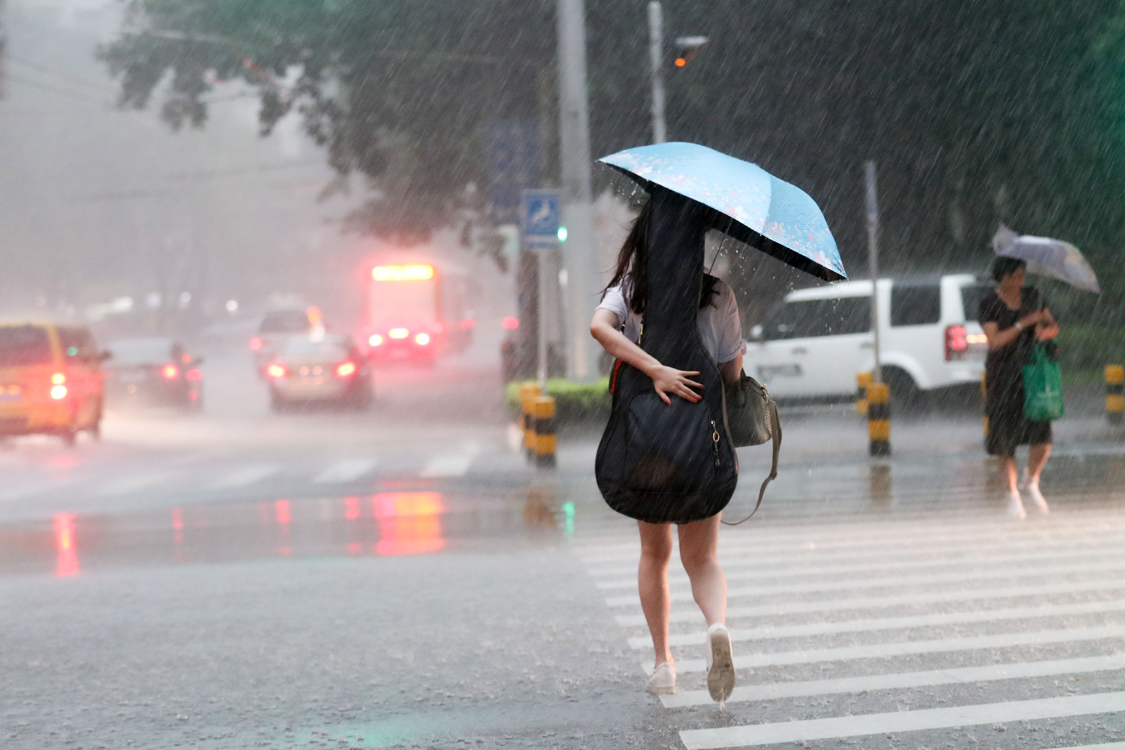 广东多地大雨倾盆,你被淋成"落汤鸡"了吗?